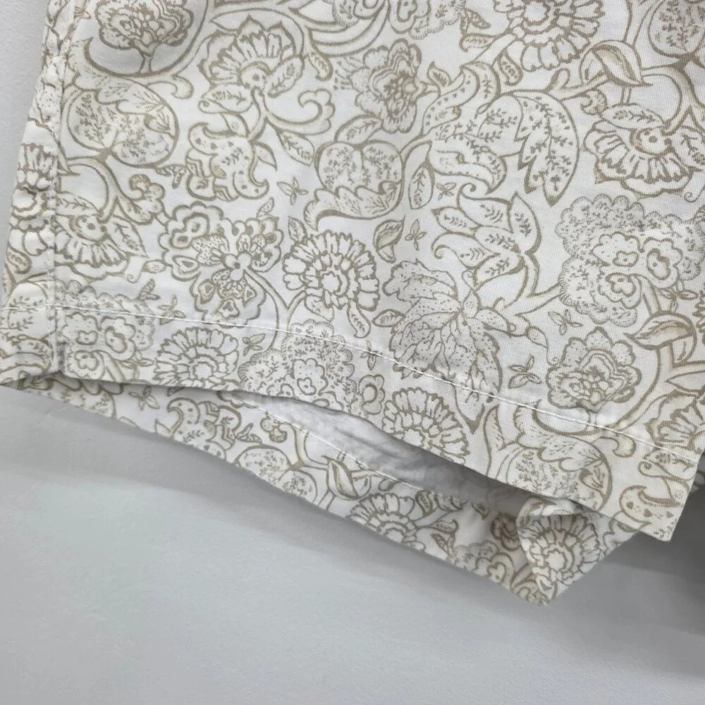 Old Navy Chino Floral Shorts 100% Cotton Womens Size 4 Beige‎ White Mid Rise